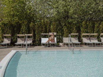 Das Sportbecken ist ganze 33 Meter lang.