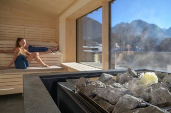 In der Panoramasauna der Therme Oberstdorf gibt abwechslungsreiche Aufgüsse und traumhafte Ausblicke.