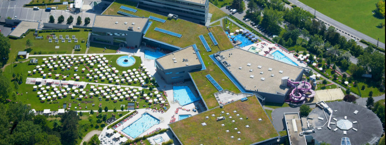 Die U-Bahn Station Oberlaa befindet sich direkt neben der Therme.