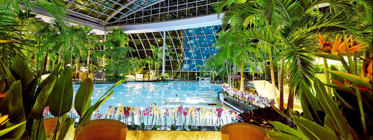 Am Rand der großen Lagune steht den Gästen eine Poolbar zur Verfügung.