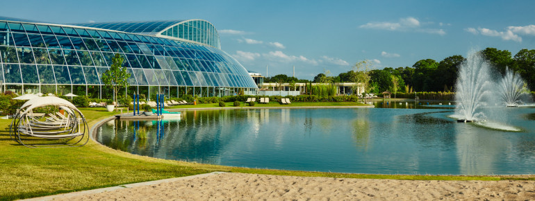 Außenanlage mit Playa Paradiso und Natursee