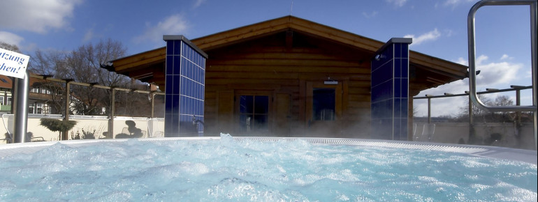 Außen-Whirlpool in der Thüringen Therme Mühlhausen.