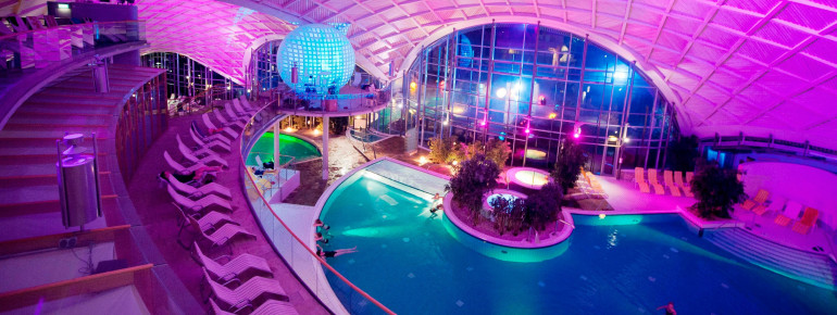 In Bad Sulza wird die ganze Therme zur Lichtinstallation