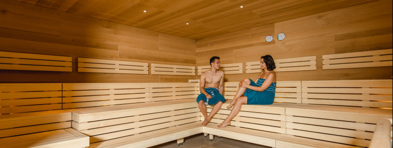 Der Sauna-Innenbereich erstreckt sich über 2 Etagen.