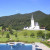 Schwimmbad mit Blick auf die Kirche