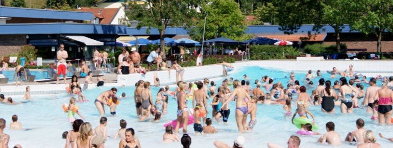 Blick auf das Wellenbecken