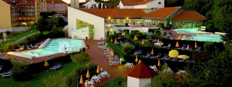 Blick auf den Außenbereich der Wohlfühltherme in Bad Griesbach.