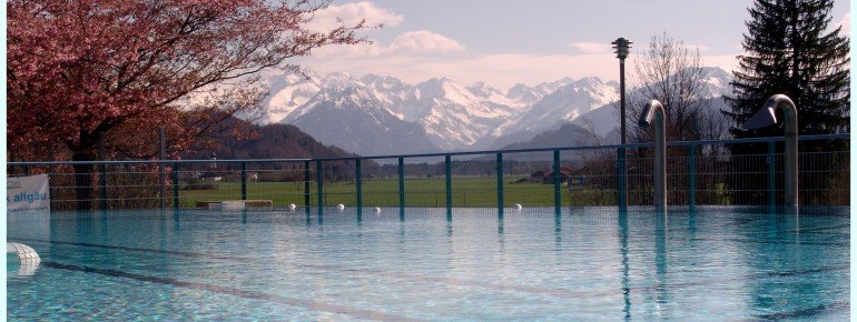 Baden mit Blick auf die Allgäuer Berge