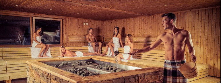 In der Saunawelt erwartet dich ein vielfältiges Aufgussprogramm.