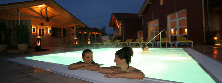 Entspannung zwischen den Aufgüssen im Außenbecken