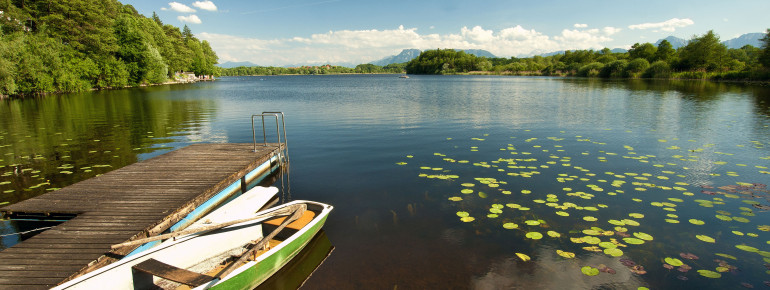 Der Abtsdorfer See wird häufig auch als Abtsee oder Haarsee bezeichnet.