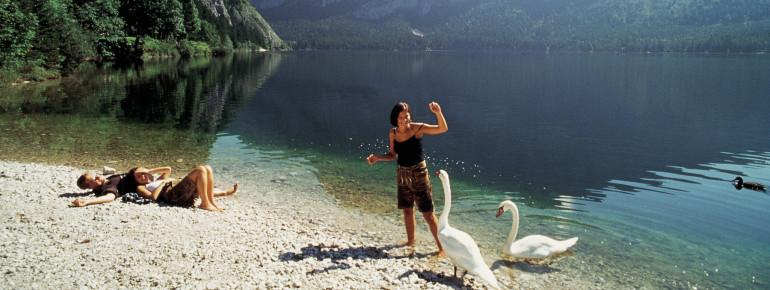 Aufgrund seiner Färbung wird der See auch dunkelblaues Tintenfass genannt.