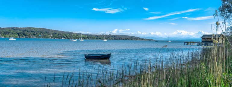 Bootshaus mit Schilf am Ammersee