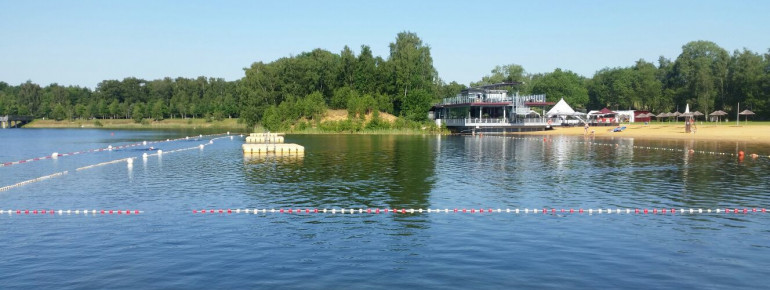Schwimmern steht eine 100-Meter-Bahn zur Verfügung.