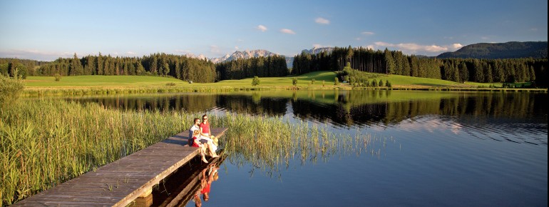 Egal ob zum Baden oder Spazierengehen, der Attlesee ist einen Besuch wert.