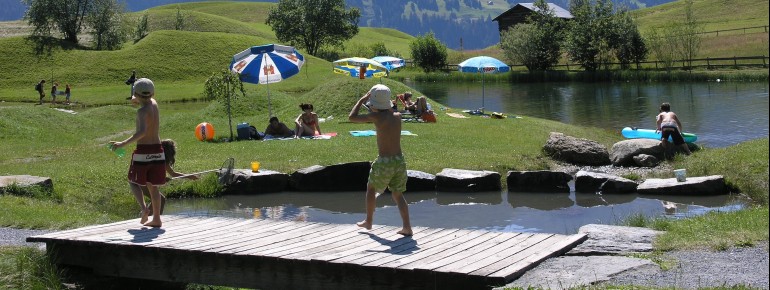 Der idyllische Badesee Davos Munts ist auch bei Kindern heiß begehrt