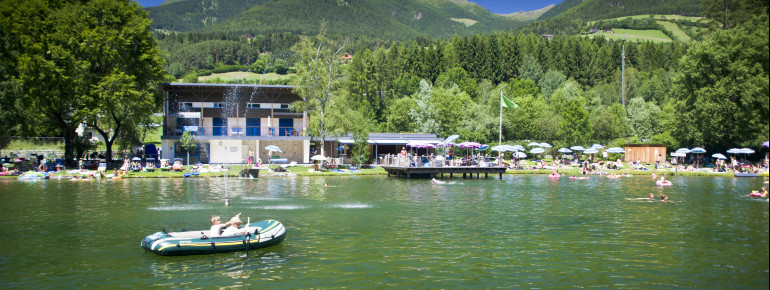 Boote und Luftmatratzen sind auf dem See erlaubt.