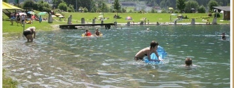 Der fast 5 m tiefe Badesee in Schlitters