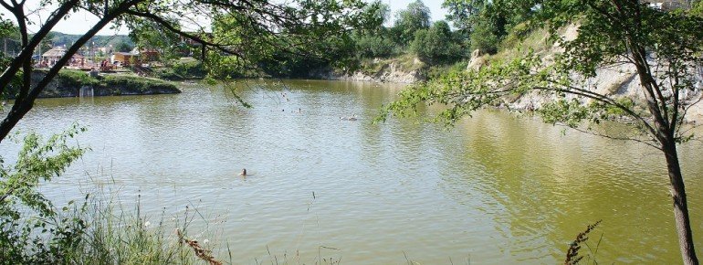 Einer der beliebten Badeseen ist der See Ocniţa