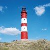 Der rot-weiß gestreifte Leuchtturm ist das Wahrzeichen von Amrum
