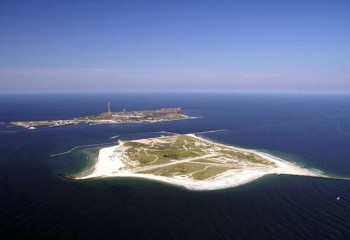 Etwa 1km östlich der Hauptinsel liegt die Badedüne