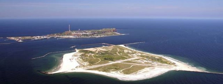 Etwa 1km östlich der Hauptinsel liegt die Badedüne