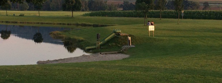 Seit einigen Jahren ist auch eine kleine Rutsche am Pösinger Badesee vorhanden