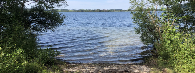 Entlang des Ufers gibt es mehrere Einstiegsstellen.