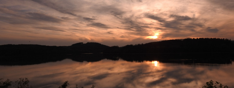 Sonnenuntergang über dem Biggesee