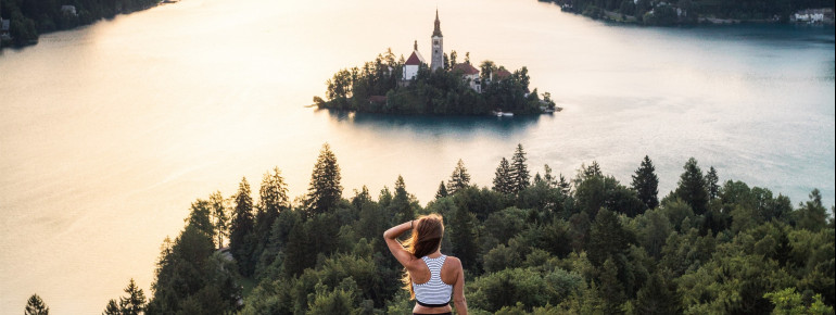 Rings um den Bleder See gibt es tolle Aussichtspunkte, um den See zu überblicken.