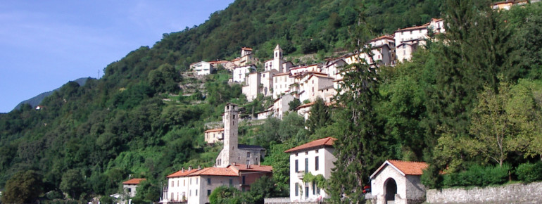 Wie in Careno ziehen sich die Ortschaften am Comer See häufig hinauf in die Berge.