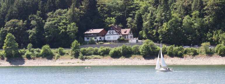 Auch Segeln ist am Diemelsee möglich.