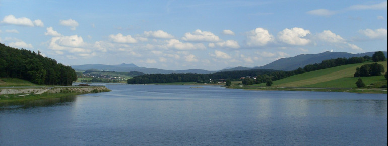 Blick auf die Freizeitzone am Drachensee.