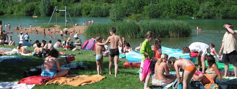 An schönen Tagen ist der See nahe Würzburg sehr gut besucht. Unser Tipp: Früh starten!