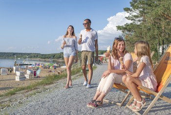 Eine Kugel Eis schmeckt bei herrlichem Wetter besonders gut.