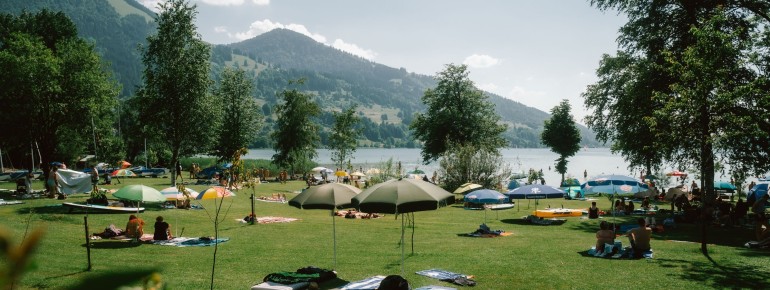 Rund um den See gibt es mehrere Badeplätze.