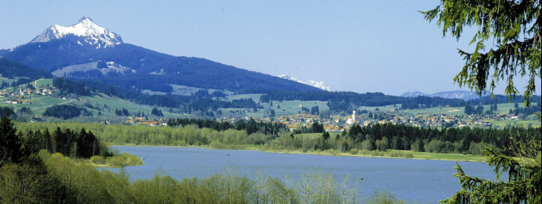 Baden mit Blick auf en 1.738 Meter hohen Grünten.