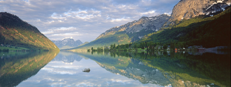 Der Grundlsee wird auch Steirisches Meer genannt.