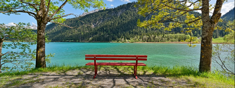 Überall entlang des Haldensees gibt es gemütliche Plätzchen zum Entspannen.