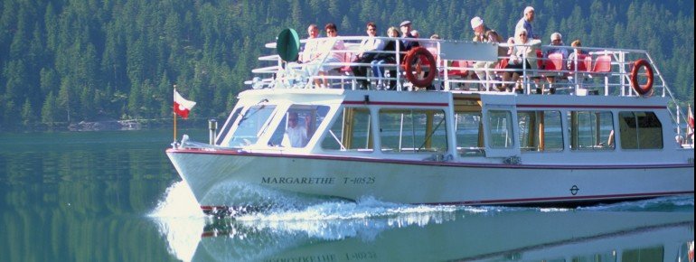 Auch eine Schifffahrt gibt es im Sommer auf dem Heiterwanger See.