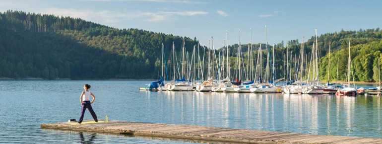 Segler und Motorbootfahrer sind am Hennesee ebenfalls willkommen.