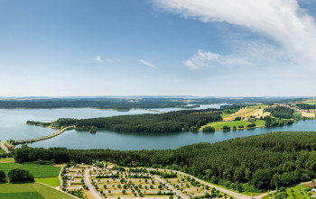 Der Igelsbachsee liegt direkt neben dem Brombachsee.