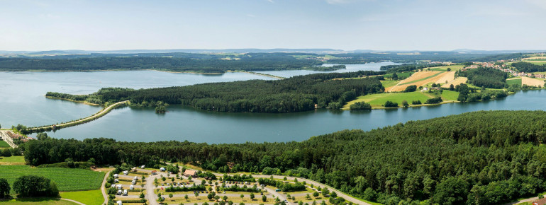 Der Igelsbachsee liegt direkt neben dem Brombachsee.