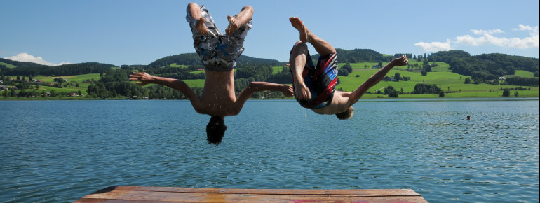 Rund um den See gibt es eine Vielzahl an Bademöglichkeiten.