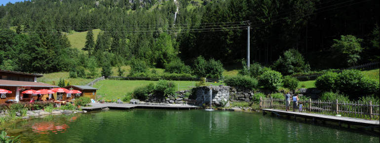 Das Wasser im Gumpen wird natürlich gereinigt und erwärmt.
