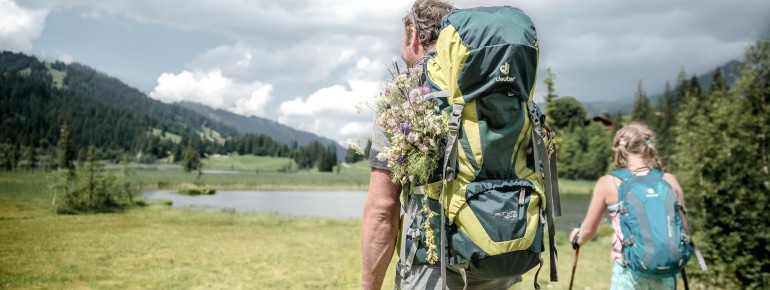 Um den See führt ein schöner Rundwanderweg.