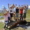 Spielen und Toben mit Blick aufs Matterhorn