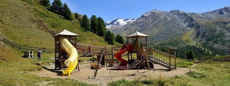 Auf dem Spielplatz am See wirds bestimmt nicht langweilig