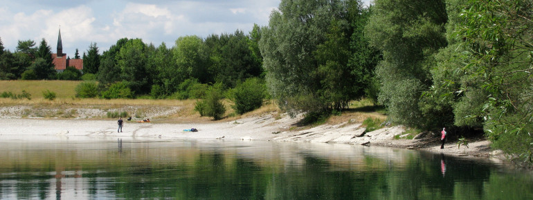 Blick über den Mallertshofer See von der Ostseite. Ein Geheimtipp für Ruhesuchende, Hundehalter und FKK.
