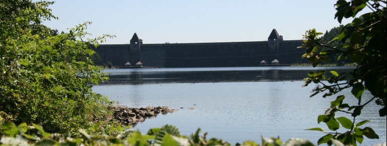Der Möhnesee ist die flächenmäßig größte Talsperre im Sauerland